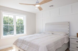 3 bedrooms, iron/ironing board, WiFi, bed sheets - Pristine Brand New Coastal Luxe (Wareham)