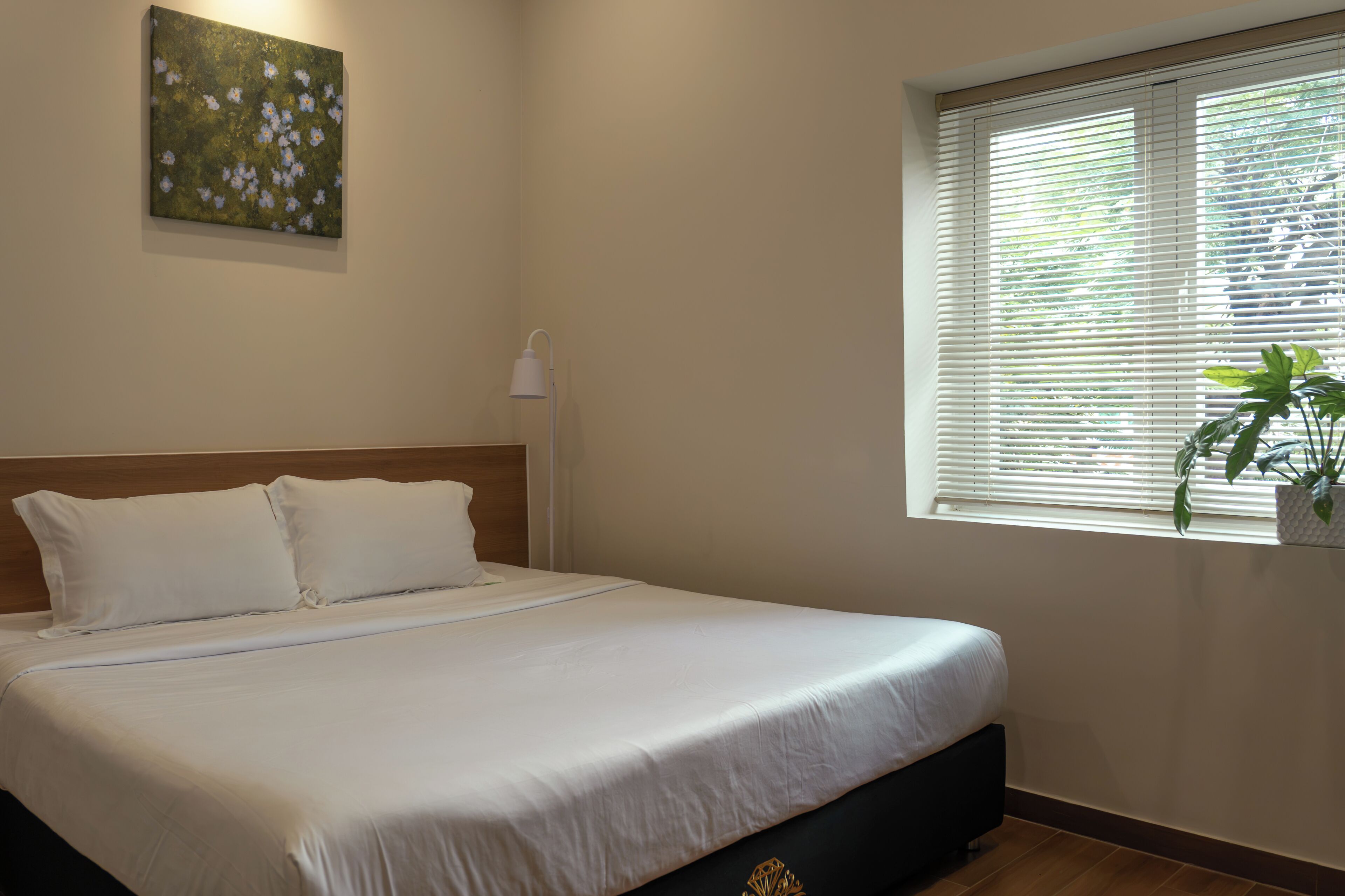 Deluxe Studio, Non Smoking, City View | Premium bedding, desk, laptop workspace, blackout drapes