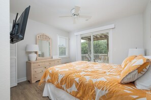 4 bedrooms, desk, travel cot, free WiFi