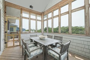 Outdoor dining - 3min walk to beach! Dogs OK, Private Pool, Hot Tub (Corolla)