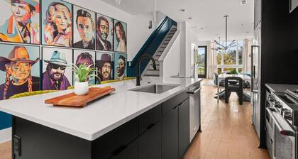 Grand Nash Life - New Listing - Huge Corner Townhome w/ Private Rooftop and Downtown View, 7 Beds