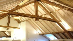 A high-ceilinged room with exposed wooden beams and a skylight. - 3-bedroom Holiday Home With Panoramic View (Gesves)