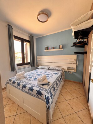 3 bedrooms, iron/ironing board, travel crib, free WiFi