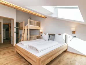 3 bedrooms, Internet