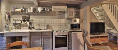 KĂŒhlschrank, Mikrowelle, Ofen, Herdplatte