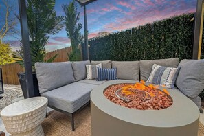 Terrace/patio - NEW Design, Hot Tub, Fire Pit Lounge & Close to DT (Nashville)
