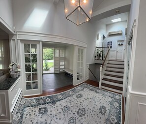 Interior - Big family friendly house close to Toronto and YYZ with perfect bbq backyard (Mississauga)