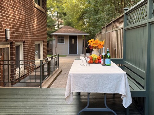Big family friendly house close to Toronto and YYZ with perfect bbq backyard