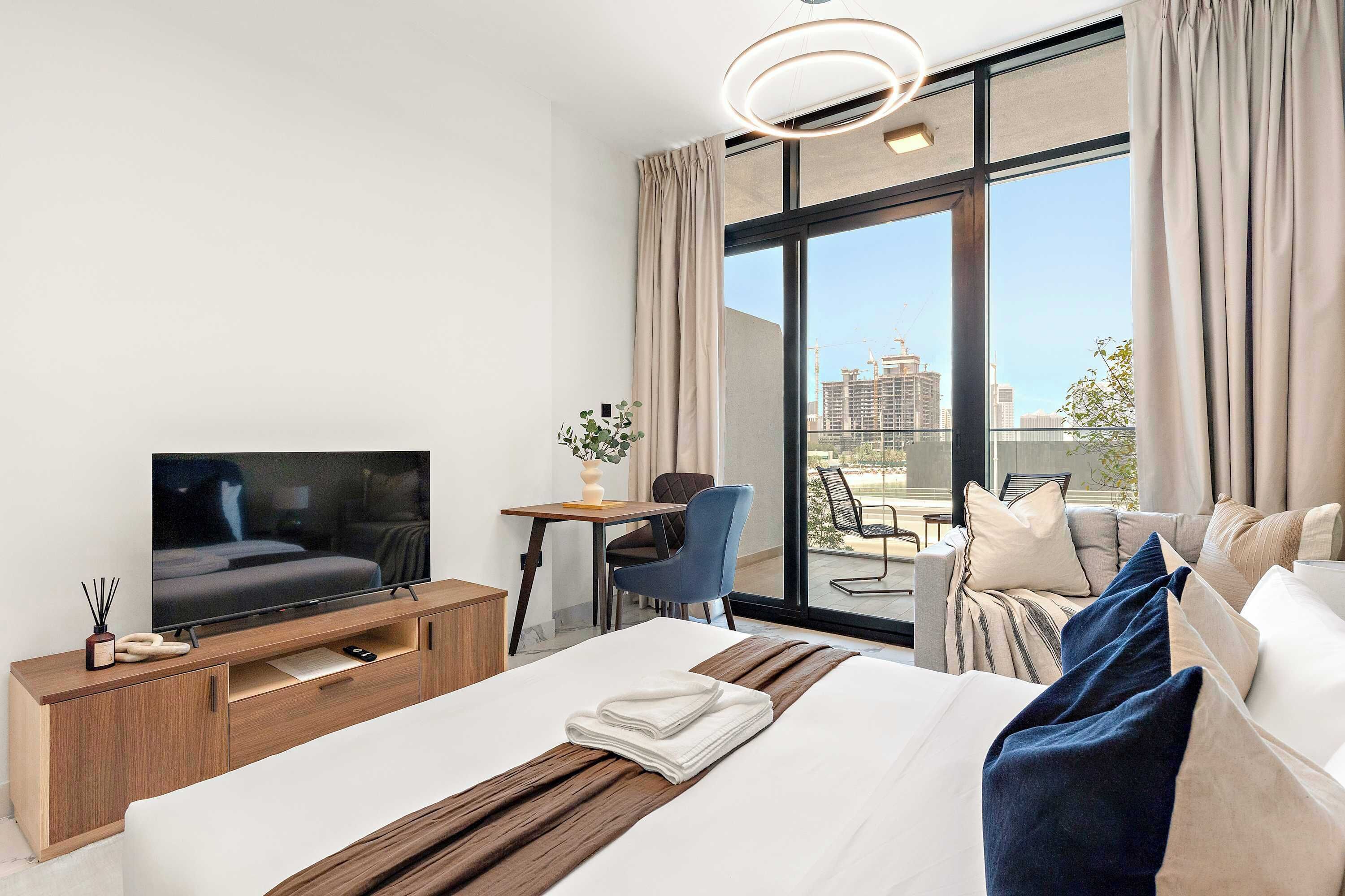 Desk, iron/ironing board, WiFi, bed sheets