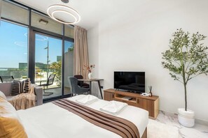 書桌、熨斗/熨衫板、Wi-Fi、床單