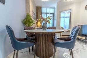 تناول الطعام