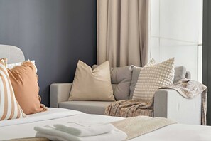 Desk, iron/ironing board, WiFi, bed sheets