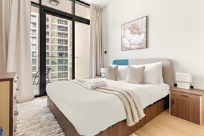 1 habitación, escritorio, tabla de planchar con plancha y wifi