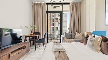 Escrivaninha, ferros/tábuas de passar roupa, Wi-Fi, roupa de cama