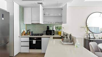 Fridge, microwave, oven, coffee/tea maker