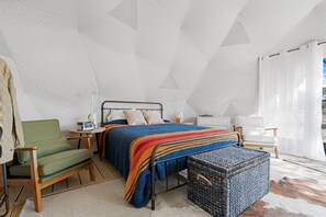 1 Schlafzimmer, Reisekinderbett, Bettwäsche