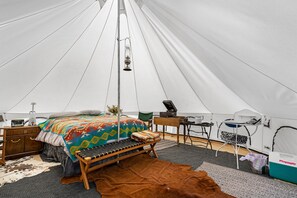 1 bedroom, travel cot, bed sheets