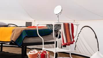 Cuna de viaje y ropa de cama