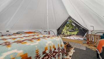 1 bedroom, travel cot, bed sheets