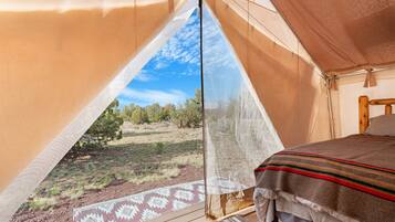 1 Schlafzimmer, Reisekinderbett, Bettwäsche