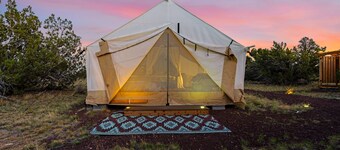 Unplug & Recharge: Cozy Off-Grid Glamping