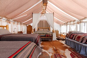 1 bedroom, travel cot, bed sheets