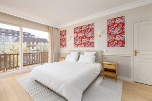 Apartment | 3 bedrooms, laptop workspace, iron/ironing board, bed sheets