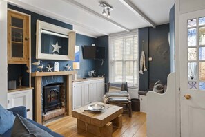 Fernseher, DVD-Player, Stereoanlage