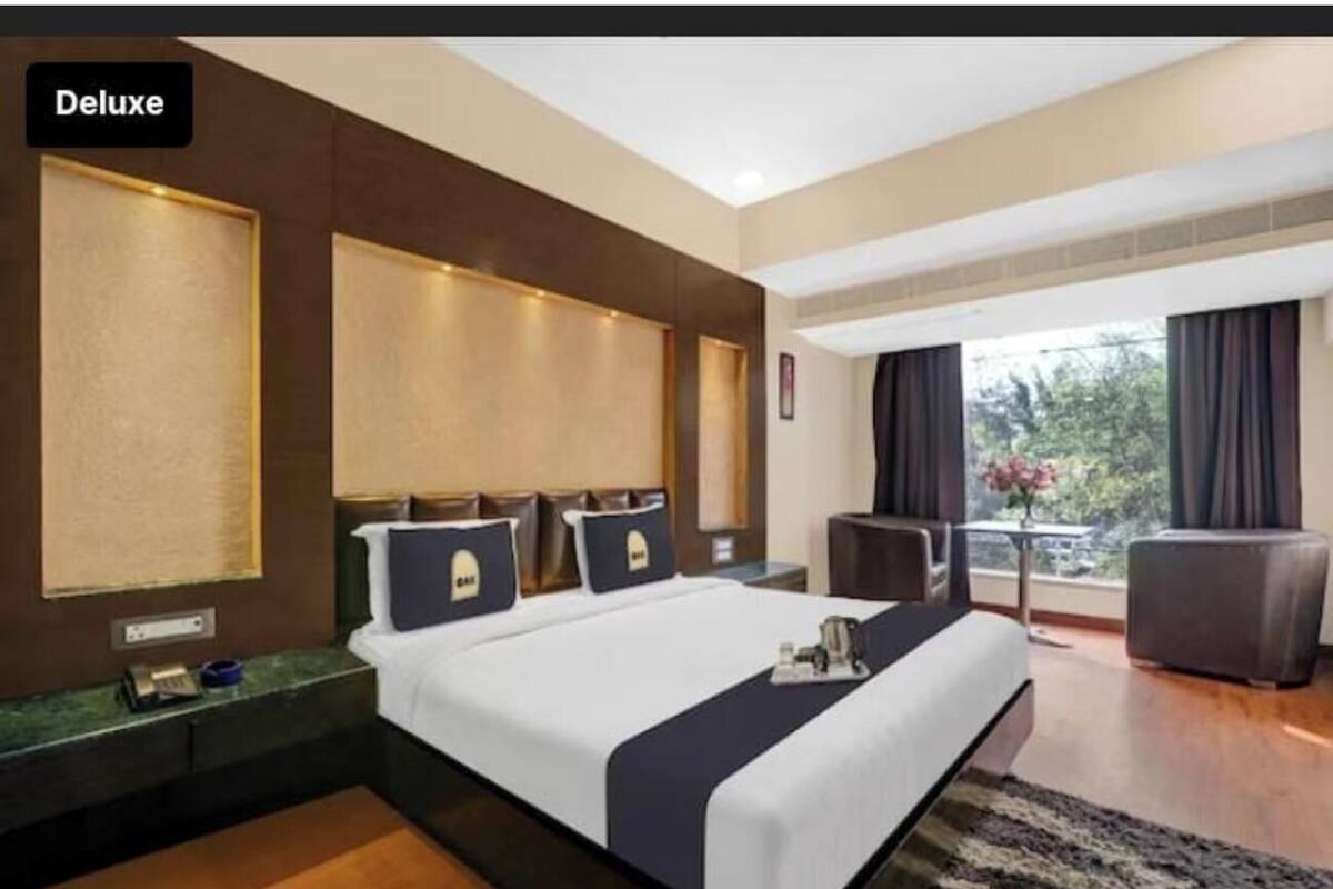 Desk, WiFi (free), bed sheets