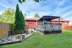 Exterior - Steps to Lake Erie! Cedar Point Home Base w/ Deck (Sandusky)