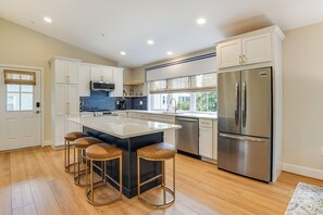 Dishwasher - 1 Block to USNA Stadium: Modern Annapolis Home! (Annapolis)
