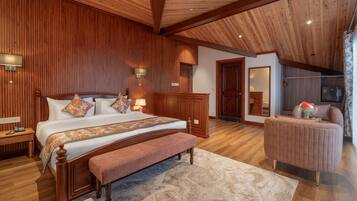 Luxury Room, Mountain View | Laptop workspace, free WiFi