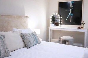 3 bedrooms, desk, iron/ironing board, WiFi