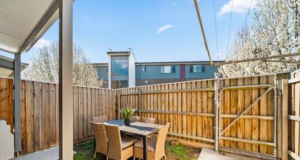 Stylish Townhouse with Private Courtyard