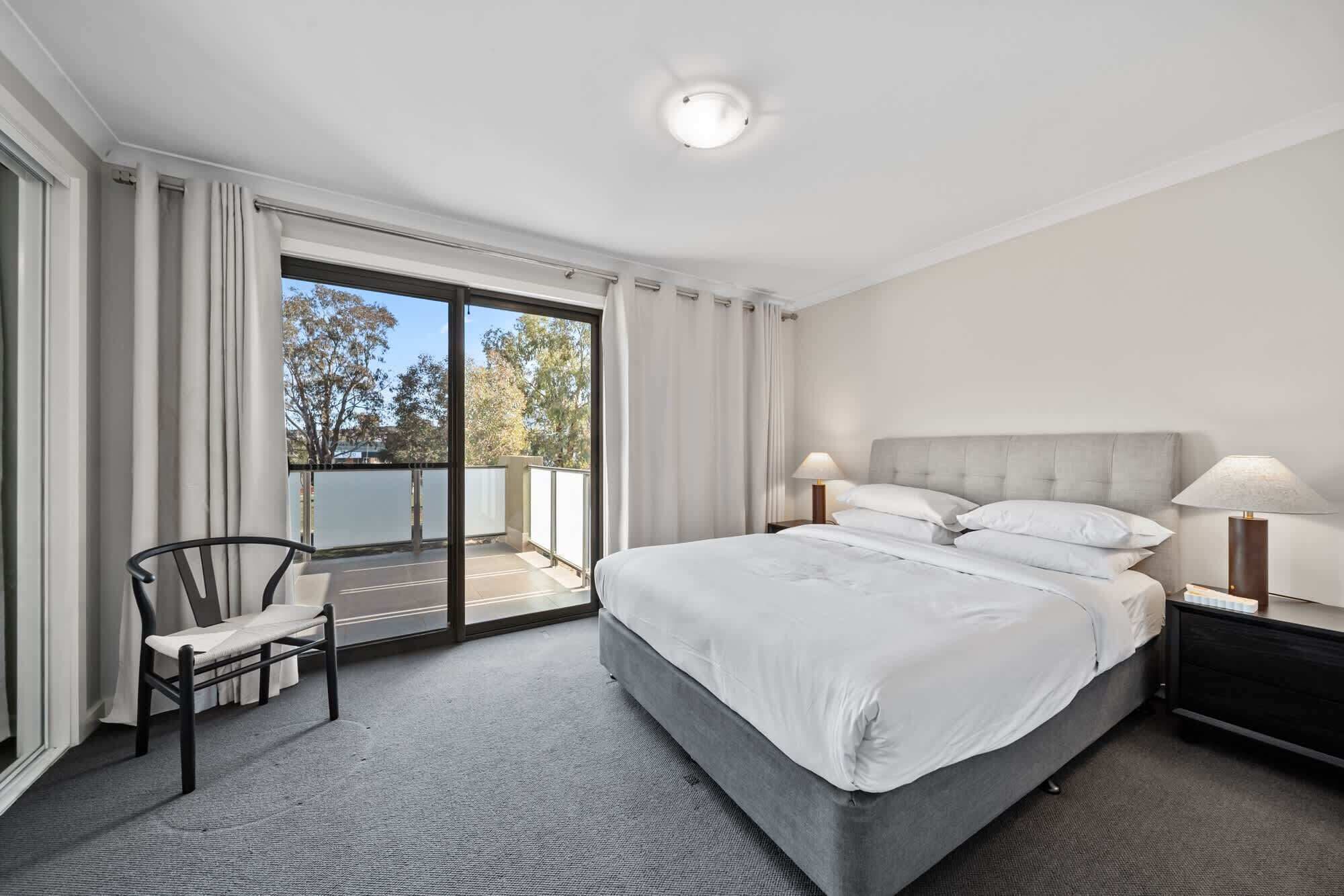 3 dormitoris, planxa i posts de planxar, wifi i roba de llit 