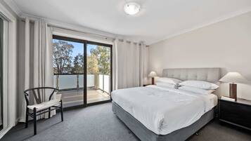 3 dormitoris, planxa i posts de planxar, wifi i roba de llit