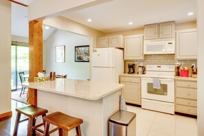 Fridge, microwave, stovetop, dishwasher - Near Skiing & Hiking! North Conway Gem w/ Balcony (North Conway)