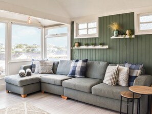 Unclassified image, 2 of 25, button