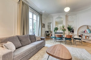 Apartment | Living area | Fireplace