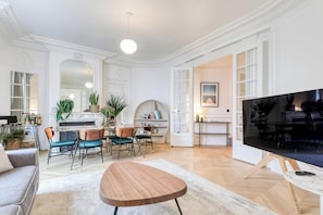 Apartment | Living area | Fireplace
