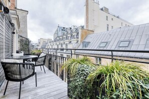 Apartment | Outdoor dining - Wonderful AC Apartment Terrace Madeleine Opera (Paris)