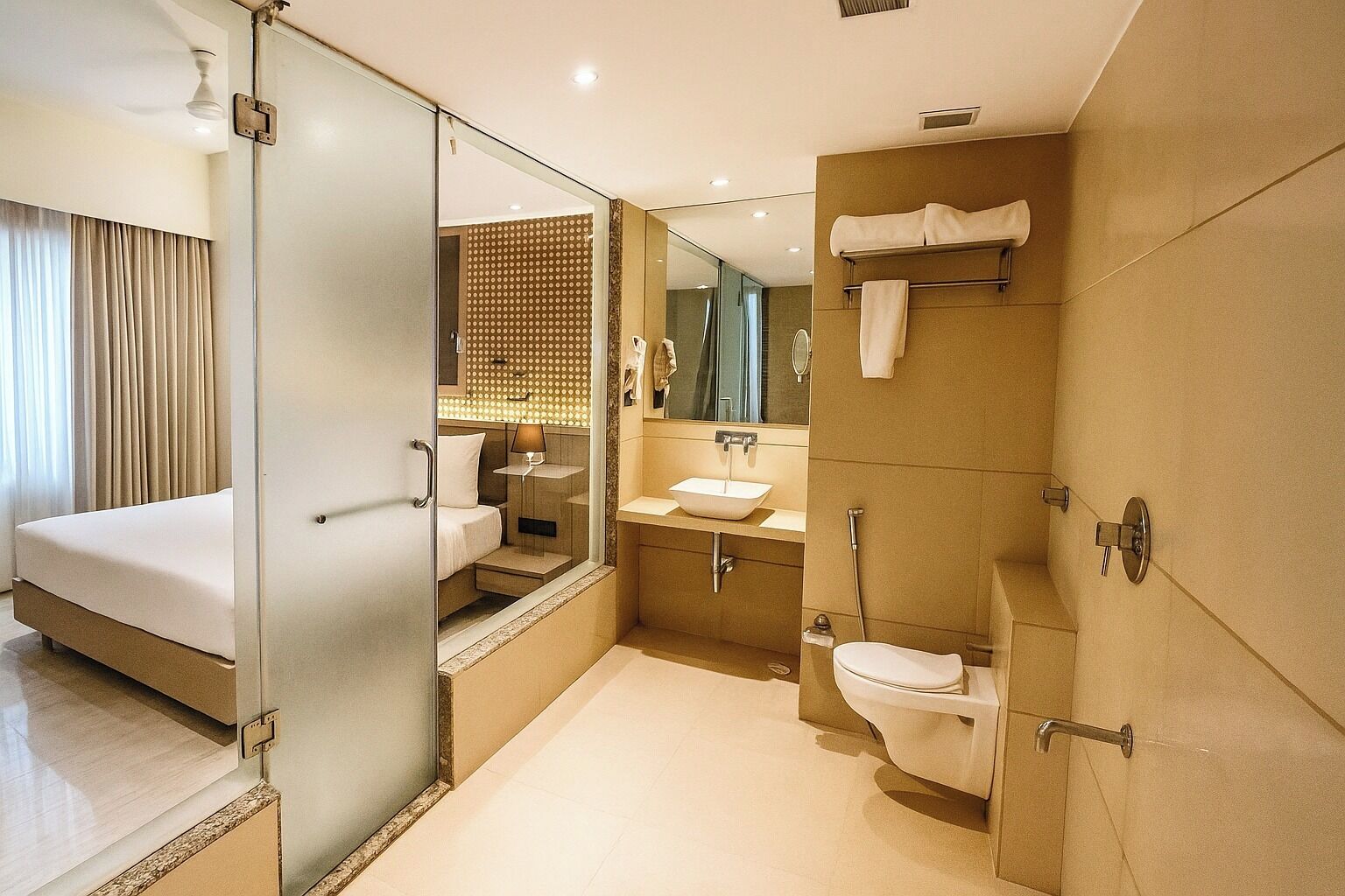 行政套房, 非吸煙房, 城市景觀 | 浴室 | 淋浴設備、免費盥洗用品、吹風機、拖鞋