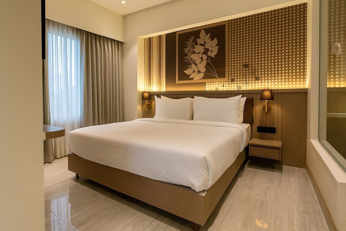 Executive Suite, Non Smoking, City View | In-room safe, desk, laptop workspace, blackout drapes