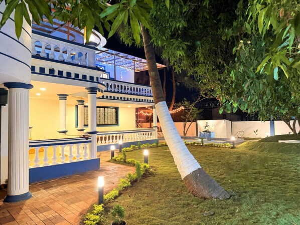 Property grounds - Anand Mansion (Lonavala)