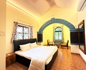 3 bedrooms, iron/ironing board, WiFi, bed sheets - Anand Mansion (Lonavala)