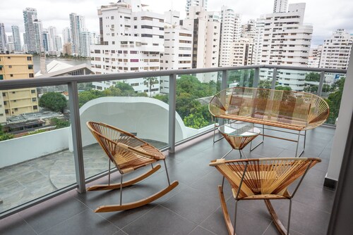 Charming Condo w/ Balcony & Bay Views