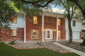 Exterior - Resort Style Backyard • Pool • Putt Putt • Hot Tub (San Antonio)