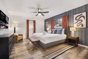 5 bedrooms, desk, iron/ironing board, travel cot - Resort Style Backyard • Pool • Putt Putt • Hot Tub (San Antonio)