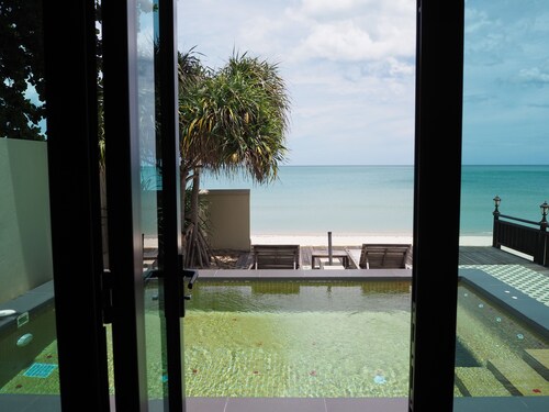 Unwind in Peaceful Khanom: Comfortable Stays, Tasty Thai Cuisine