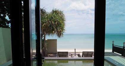 Unwind in Peaceful Khanom: Comfortable Stays, Tasty Thai Cuisine